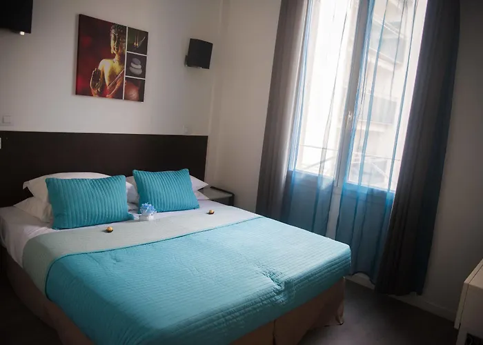 Brit Colbert Hotel 3*