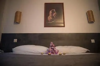 Brit Colbert أنتيب