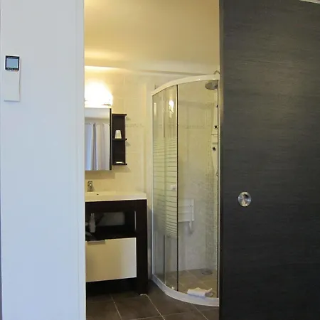 Brit Colbert فندق 3*