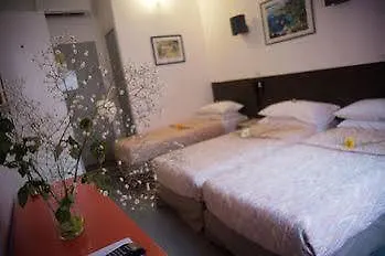 Brit Colbert Hotel 3*