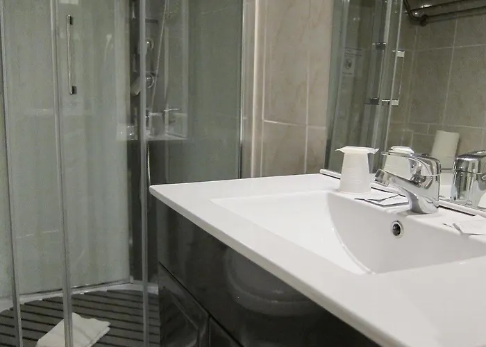 Brit Colbert Hotel 3*