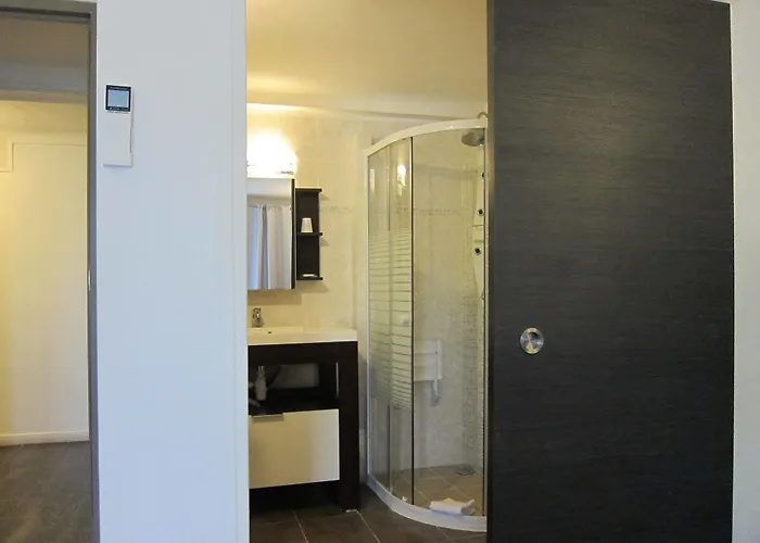 Brit Colbert Hotel 3*